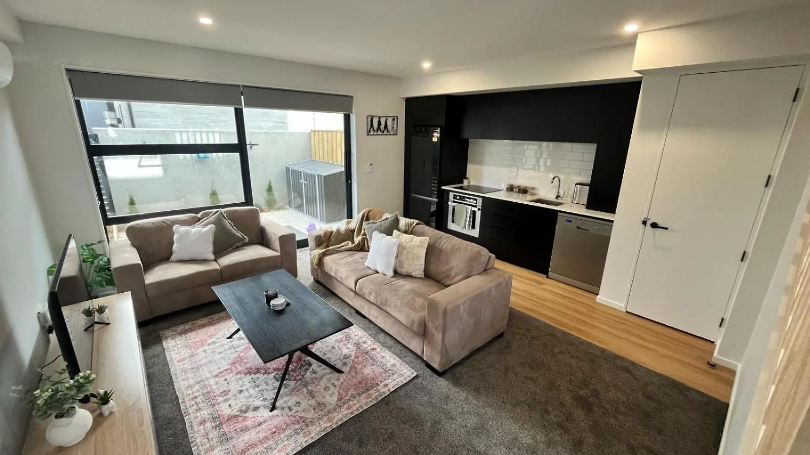 Cbd Luxury 2 Bedroom Retreat Christchurch